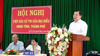Chủ tịch UBND tỉnh Đặng Văn Minh tiếp xúc cử tri xã Tịnh Ấn Tây