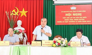 Phó Chủ tịch Thường trực UBND tỉnh Trần Hoàng Tuấn tiếp xúc cử tri tại xã Hành Dũng, huyện Nghĩa Hành