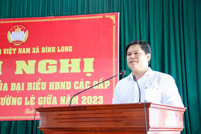 Phó Chủ tịch UBND tỉnh Trần Phước Hiền tiếp xúc cử tri tại xã Bình Long, huyện Bình Sơn