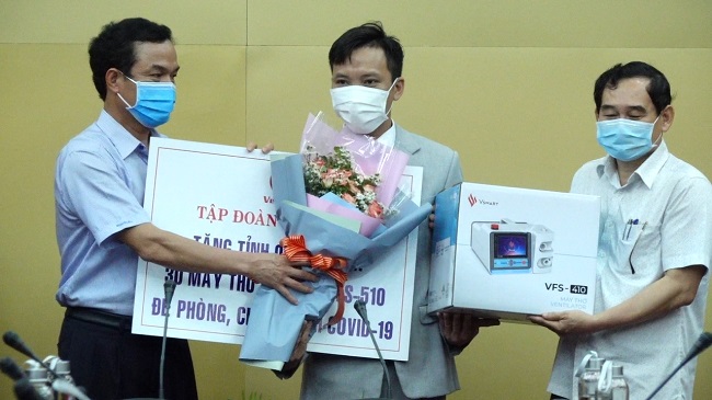 Tập đoàn Vingroup tặng tỉnh Quảng Ngãi 30 máy thở để điều trị Covid-19