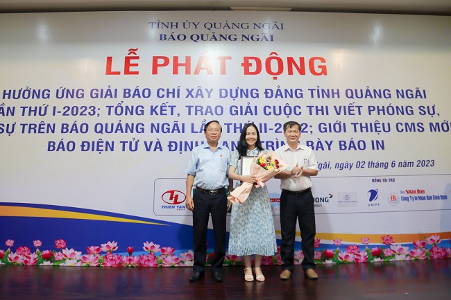 Báo Quảng Ngãi trao giải Cuộc thi viết phóng sự, ký sự trên Báo Quảng Ngãi lần II - 2022