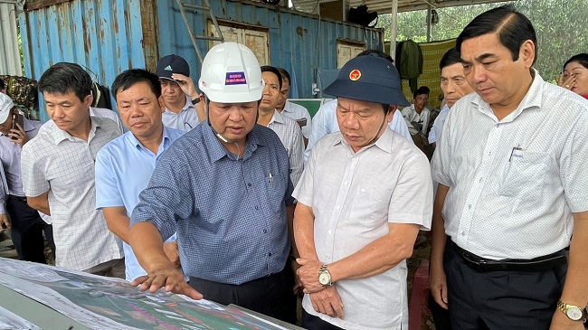 Chủ tịch UBND tỉnh Đặng Văn Minh kiểm tra thực tế dự án Khu liên hợp xử lý chất thải rắn Nghĩa Kỳ