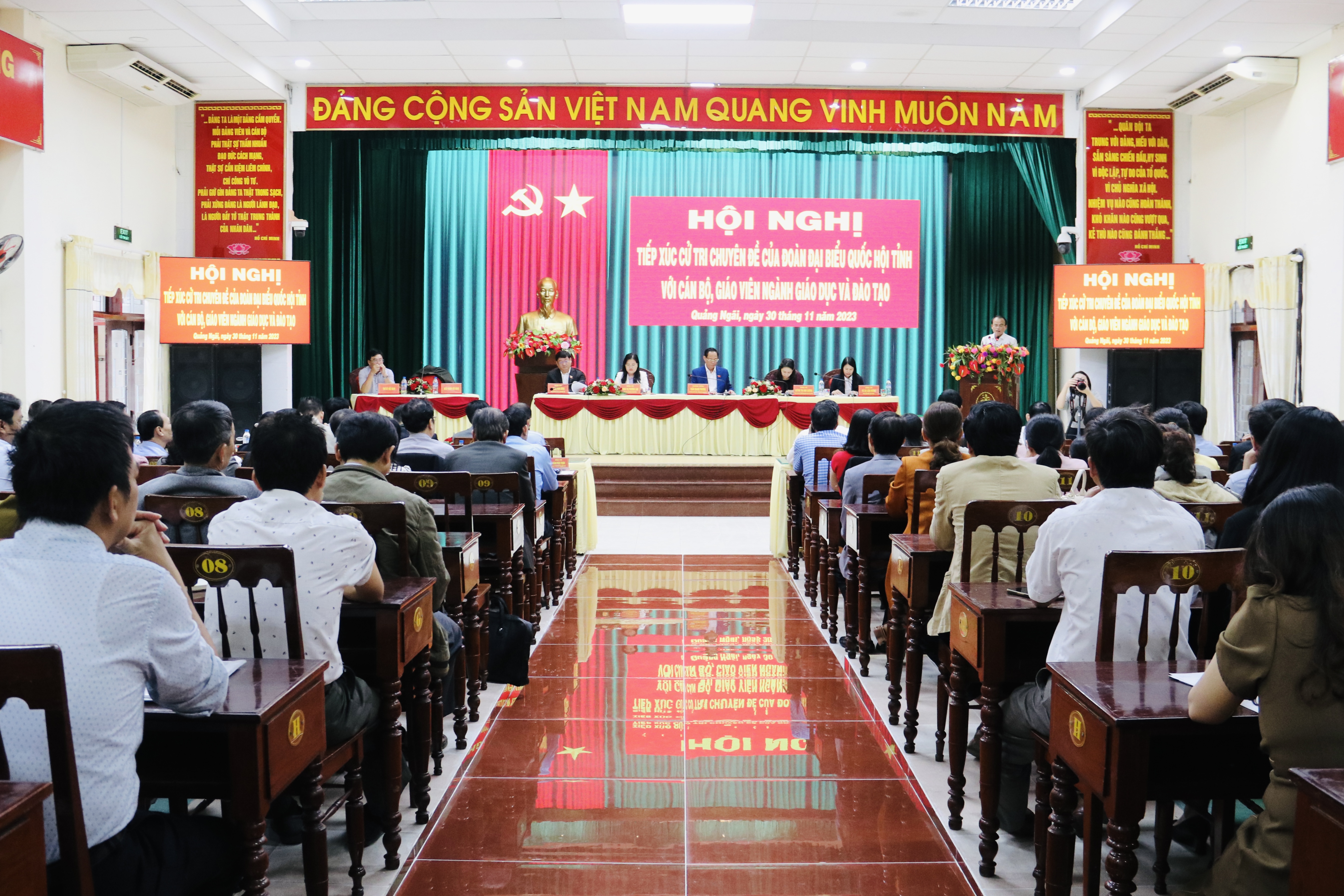Đoàn ĐBQH tỉnh Quảng Ngãi tiếp xúc cử tri chuyên đề với cán bộ quản lý ngành giáo dục và giáo viên tỉnh