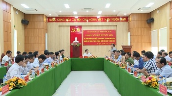 Phó Chủ tịch UBND tỉnh Trần Phước Hiền làm việc với huyện Tư Nghĩa về tình hình phát triển KT-XH năm 2023