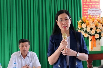 Bí thư Tỉnh uỷ Bùi Thị Quỳnh Vân dự sinh hoạt Chi bộ thôn Hà Trung, xã Tịnh Hà