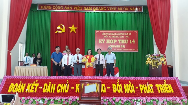 Sơn Hà bầu bổ sung chức danh Chủ tịch UBND huyện