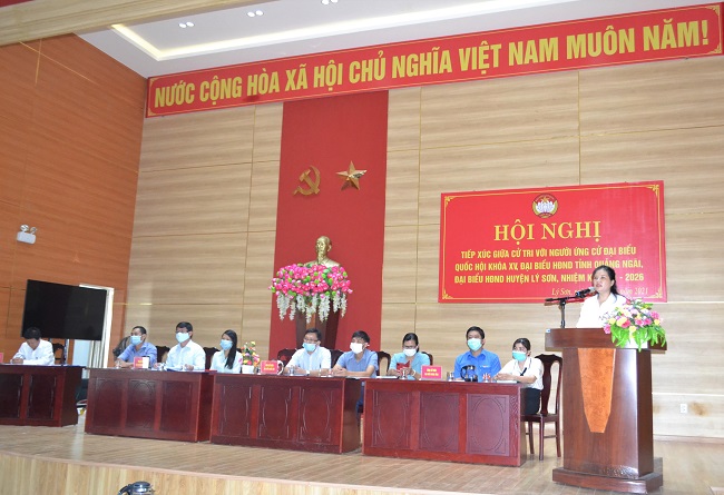 Các ứng cử viên đại biểu Quốc hội và HĐND tỉnh tiếp xúc cử tri, vận động bầu cử tại Lý Sơn
