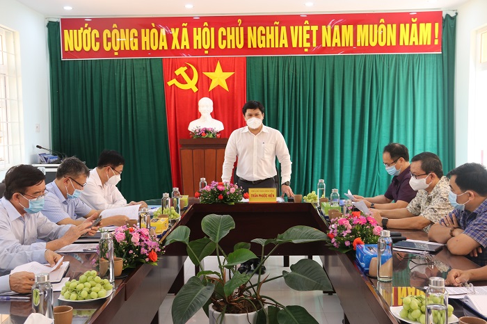 Phó Chủ tịch UBND tỉnh Trần Phước Hiền làm việc với Sở Tài nguyên và Môi trường