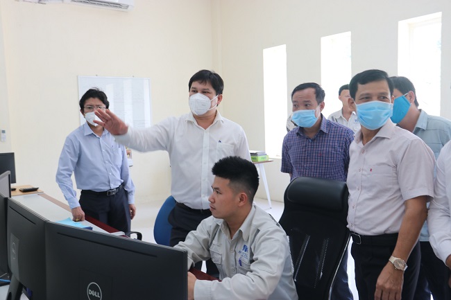 Phó Chủ tịch UBND tỉnh Trần Phước Hiền kiểm tra công tác phòng, chống thiên tai trên địa bàn huyện Sơn Tây và Sơn Hà