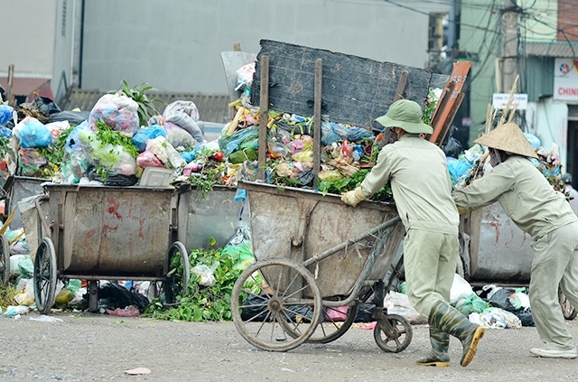 Thu gom rác thải y tế lẫn lộn trong rác thải sinh hoạt về Nhà máy xử lý rác thải sinh hoạt Nghĩa Kỳ