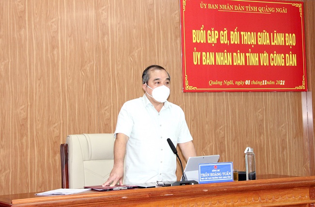 Phó Chủ tịch Thường trực UBND tỉnh Trần Hoàng Tuấn đối thoại với công dân