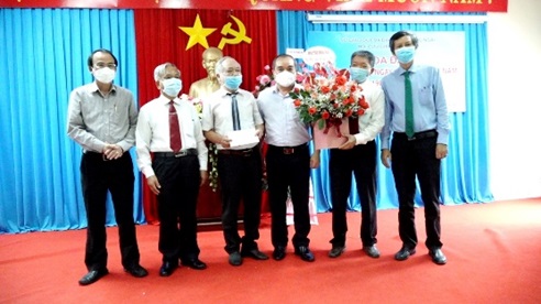 Phó Chủ tịch UBND tỉnh Trần Hoàng Tuấn dự Tọa đàm kỷ niệm 39 năm Ngày Nhà giáo Việt Nam của Hội Cựu giáo chức tỉnh