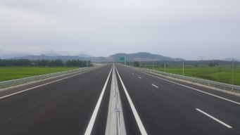 Phối hợp triển khai xây dựng cao tốc Bắc - Nam phía Ðông đoạn qua địa bàn tỉnh Quảng Ngãi