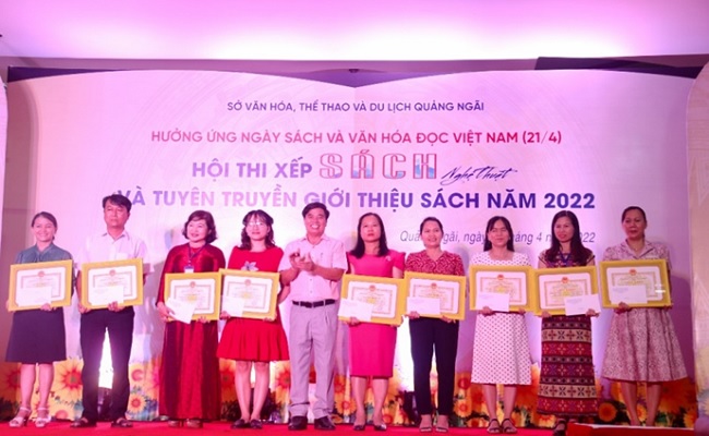 Hội thi xếp sách nghệ thuật và tuyên truyền giới thiệu sách tỉnh Quảng Ngãi năm 2022