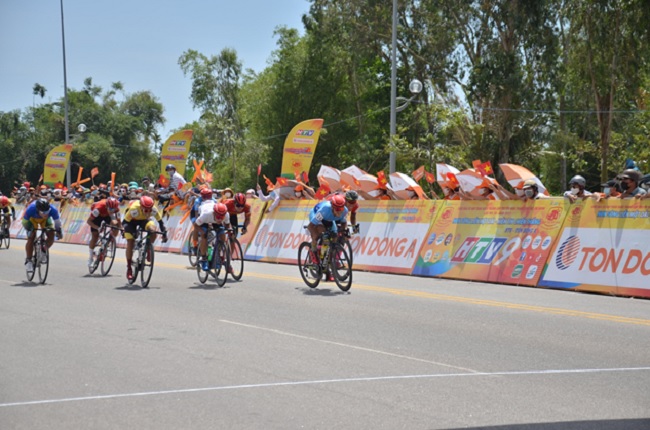 Cuộc đua xe đạp toàn quốc tranh Cúp HTV năm 2022 hoàn thành chặng 15 Quảng Nam - Quảng Ngãi