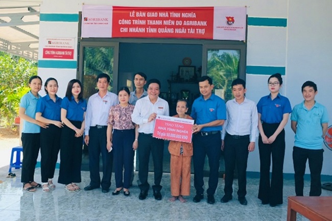 Agribank Chi nhánh tỉnh Quảng Ngãi hỗ trợ xây nhà tình Nghĩa
