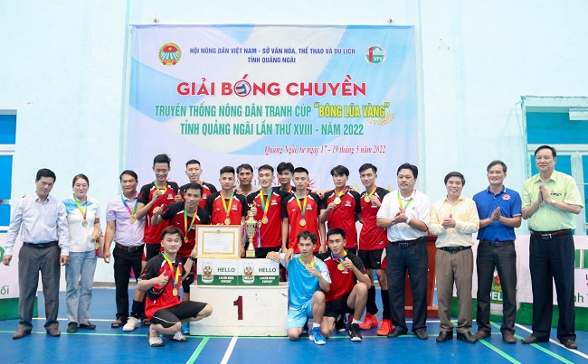 Huyện Bình Sơn vô địch giải Bóng chuyền truyền thống Nông dân tranh Cúp “Bông lúa vàng” năm 2022