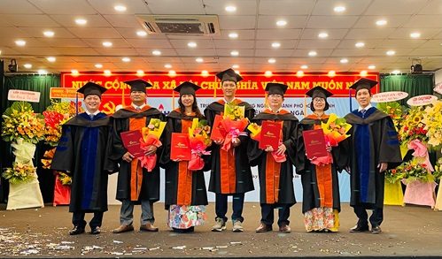 Đại học Công nghiệp TP.HCM phân hiệu Quảng Ngãi khai giảng khoá đào tạo thạc sĩ và trao bằng thạc sĩ, cử nhân đợt 1/2022