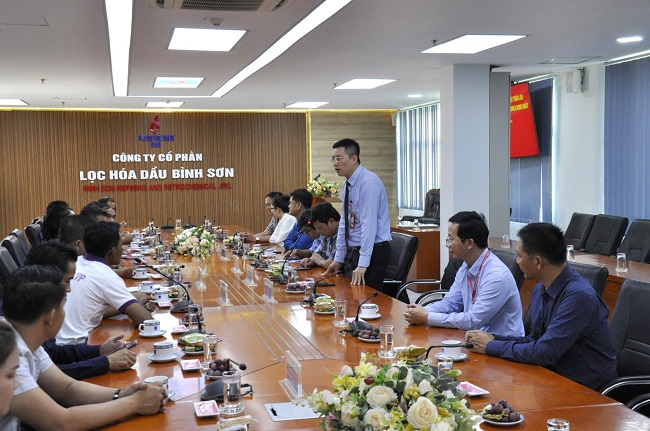 Ủy ban Mặt trận Lào xây dựng đất nước tỉnh Champasak thăm NMLD Dung Quất