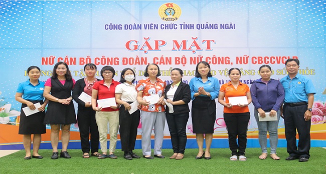 Gặp mặt nữ cán bộ công đoàn nhân kỷ niệm 92 năm Ngày thành lập Hội Liên hiệp Phụ nữ Việt Nam