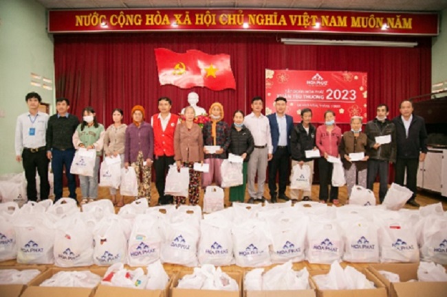 Thép Hòa Phát Dung Quất tặng trên 600 suất quà Tết hộ nghèo tại Quảng Ngãi