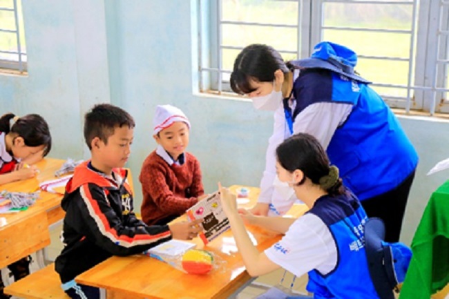 Doosan Vina và Đại học Chung Ang, Hàn Quốc tiếp tục thực hiện chương trình từ thiện giáo dục lần thứ 8 tại Quảng Ngãi