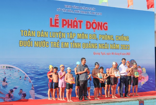 Phát động Toàn dân luyện tập môn bơi phòng, chống đuối nước trẻ em tỉnh Quảng Ngãi năm 2023