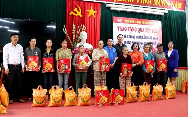 Thiên Tân Group tặng quà cho người nghèo thành phố Quảng Ngãi