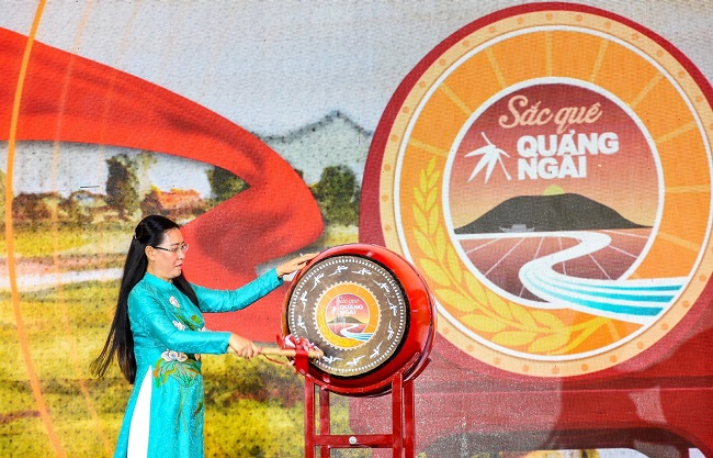 Lãnh đạo tỉnh dự khai mạc Chương trình “ Sắc quê Quảng Ngãi” tại TP. Hồ Chí Minh