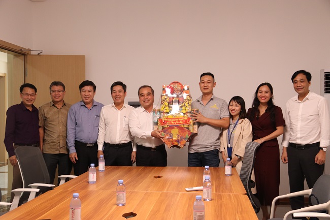 Phó Chủ tịch Thường trực UBND tỉnh Trần Hoàng Tuấn thăm, chúc Tết các doanh nghiệp tại VSIP Quảng Ngãi và KCN Tịnh Phong