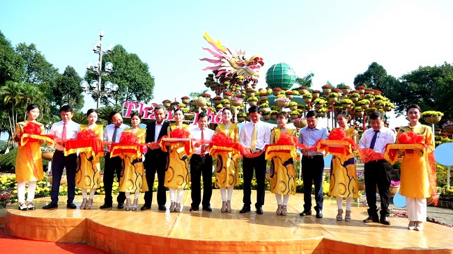 Chủ tịch UBND tỉnh Đặng Văn Minh dự khai mạc trưng bày hoa, cây cảnh Xuân Giáp Thìn 2024