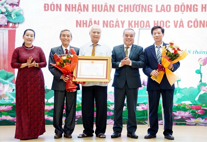 Liên hiệp các Hội Khoa học và Kỹ thuật tỉnh đón nhận Huân chương Lao động hạng Ba