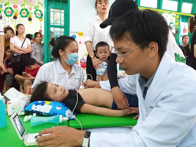 Khám sàng lọc tim bẩm sinh miễn phí cho trẻ em huyện Nghĩa Hành